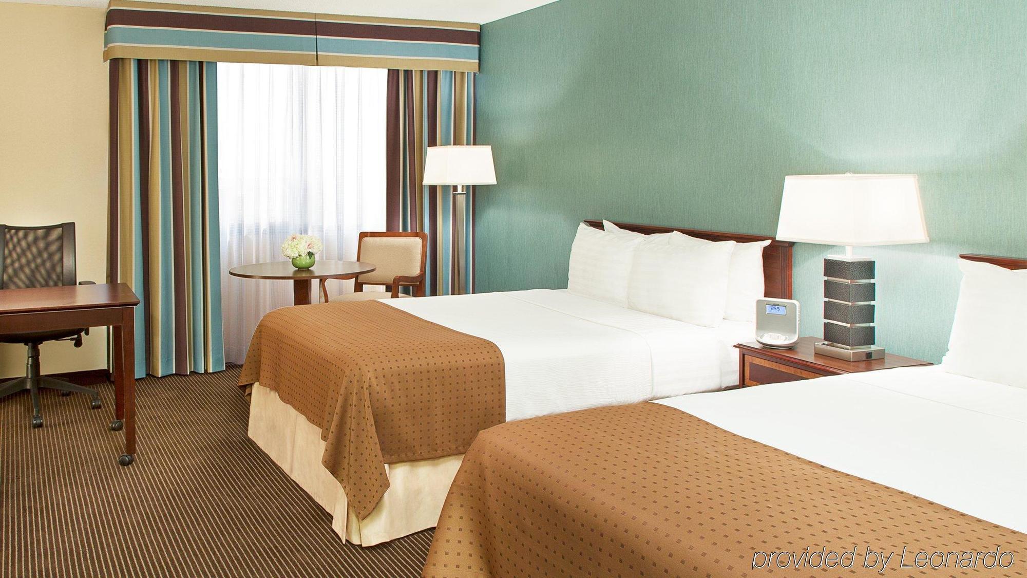 Holiday Inn Toronto - Yorkdale Buitenkant foto